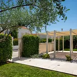Rafaelle With 3 Bedrooms And Pool In Porec Villa Tar-Vabriga