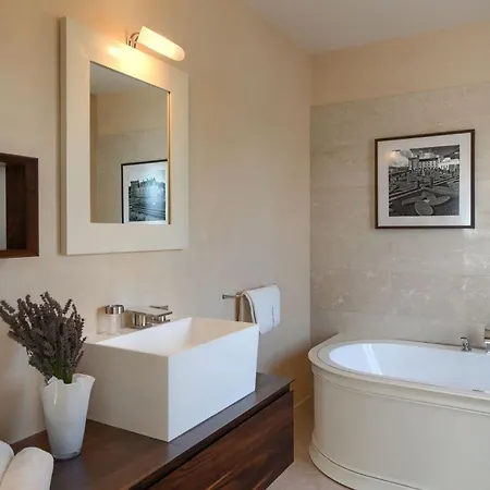 Rafaelle With 3 Bedrooms And Pool In Porec Villa