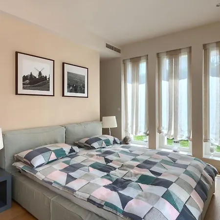 Rafaelle With 3 Bedrooms And Pool In Porec Villa