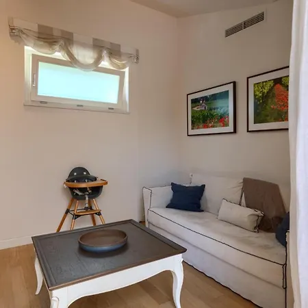 Villa Rafaelle With 3 Bedrooms And Pool In Porec *
