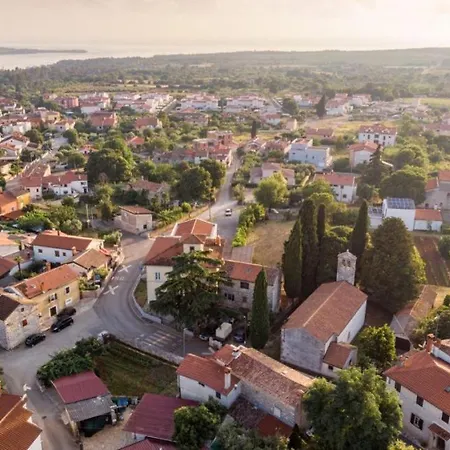 Rafaelle With 3 Bedrooms And Pool In Porec Tar-Vabriga