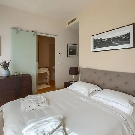 Rafaelle With 3 Bedrooms And Pool In Porec *