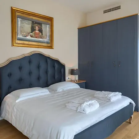 Villa Rafaelle With 3 Bedrooms And Pool In Porec *