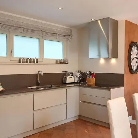 Rafaelle With 3 Bedrooms And Pool In Porec Villa
