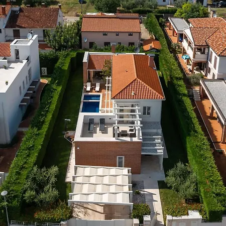 Rafaelle With 3 Bedrooms And Pool In Porec * Tar-Vabriga