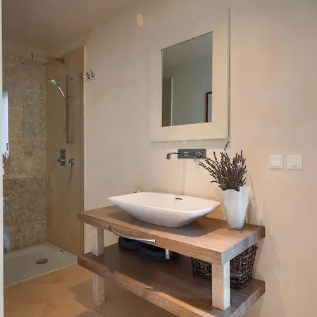 Rafaelle With 3 Bedrooms And Pool In Porec Tar-Vabriga