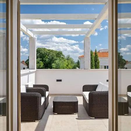 Rafaelle With 3 Bedrooms And Pool In Porec
