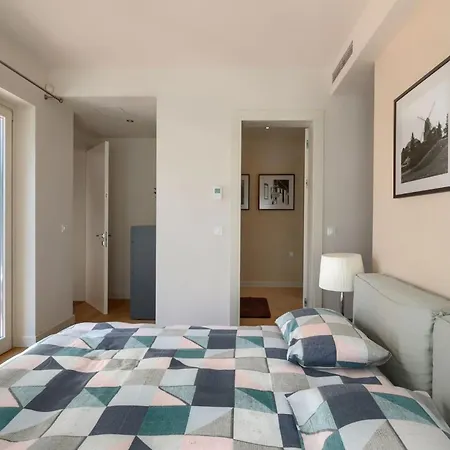 Vila Rafaelle With 3 Bedrooms And Pool In Porec