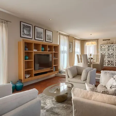 Villa Rafaelle With 3 Bedrooms And Pool In Porec Tar-Vabriga