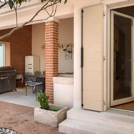 Villa Rafaelle With 3 Bedrooms And Pool In Porec