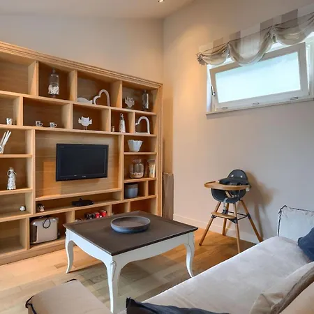 Villa Rafaelle With 3 Bedrooms And Pool In Porec *