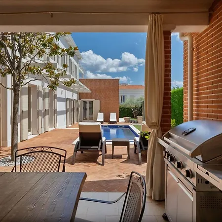 Rafaelle With 3 Bedrooms And Pool In Porec Tar-Vabriga