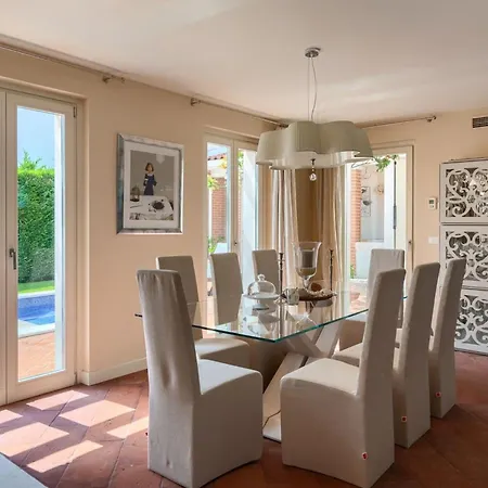 Villa Rafaelle With 3 Bedrooms And Pool In Porec