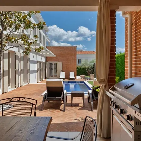 别墅 Rafaelle With 3 Bedrooms And Pool In Porec *