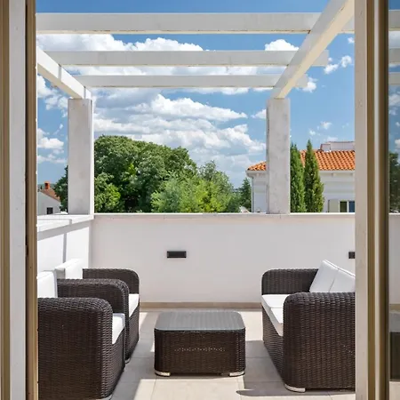 Rafaelle With 3 Bedrooms And Pool In Porec Tar-Vabriga