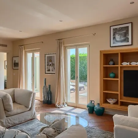 Rafaelle With 3 Bedrooms And Pool In Porec 别墅 *