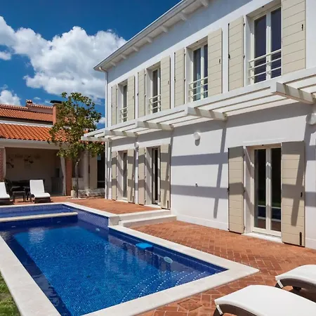 Rafaelle With 3 Bedrooms And Pool In Porec * Tar-Vabriga