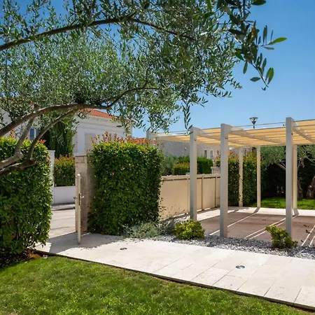 Rafaelle With 3 Bedrooms And Pool In Porec Vila Tar-Vabriga