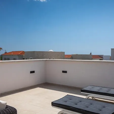 Rafaelle With 3 Bedrooms And Pool In Porec * Tar-Vabriga