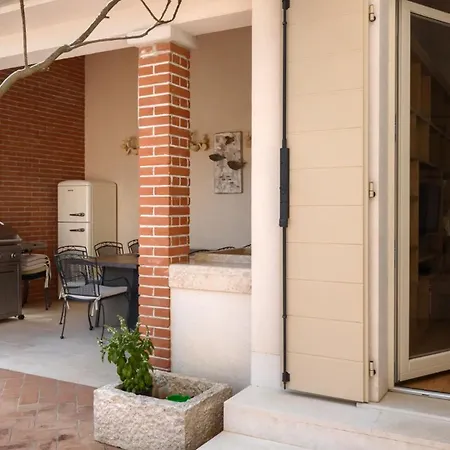 Rafaelle With 3 Bedrooms And Pool In Porec *